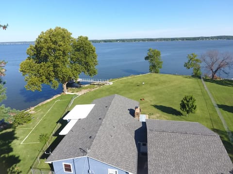 Lakeside Home w/ Private Dock & Covered Garage Casa in Grove