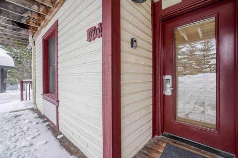 Downtown • Bike in/out & rental • Shuttle • Park Condo in Mont-Tremblant