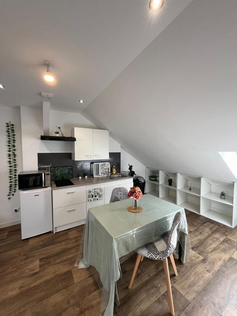 Dining area, kitchen