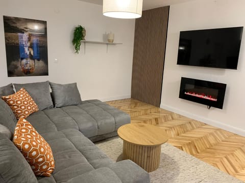 Communal lounge/ TV room, Living room, Seating area