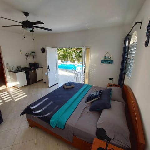 Bed, Photo of the whole room, Pool view