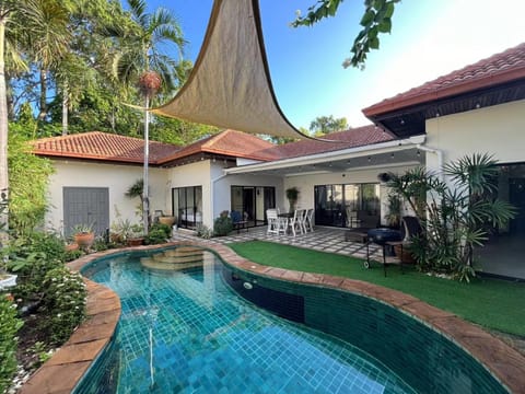 walking st 5min,walk to beach,5BR Villa in Pattaya City