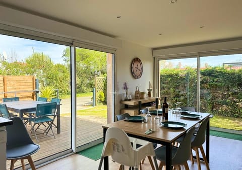 Living room, Dining area, Garden view