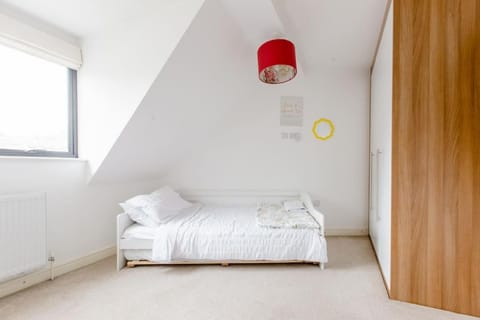 Cosy Twin beds with parking and Smart TV in a great location Vacation rental in Dartford