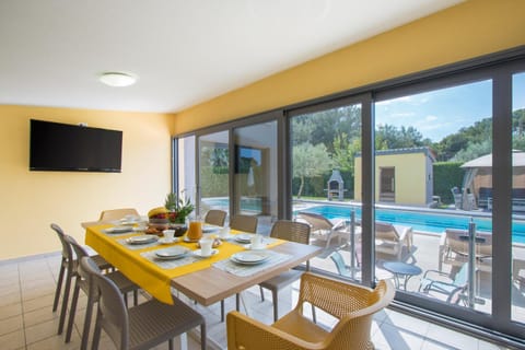 Pool view, Swimming pool, kitchen
