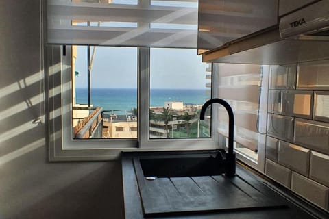 Kitchen or kitchenette, Sea view