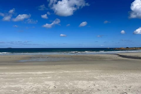 Duplex vue sur la grande plage de Trestel Haus in Trévou-Tréguignec