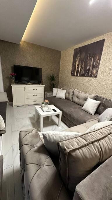 Apartman Little garden near Airport Apartment in Belgrade