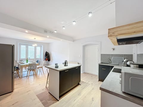 Dining area, oven, stove