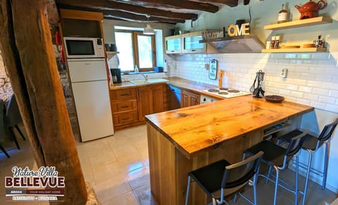 Kitchen or kitchenette, Dining area, oven, pet friendly, stove