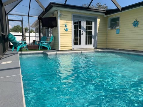 Coastal Comfort: Unwind in Style at Our Two-Bedroom Haven with Private Pool Condo in Holiday