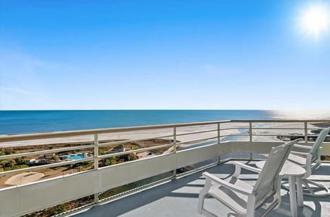Penthouse North Myrtle Beach Aparthotel in Briarcliffe Acres