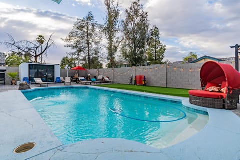 Family Fun House with Heated Pool & Hot Tub & Pool Table in Chandler House in Gilbert