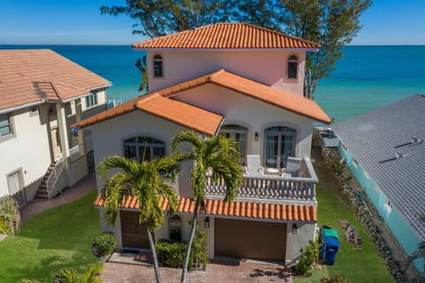 Dolphins Run home House in Anna Maria Island