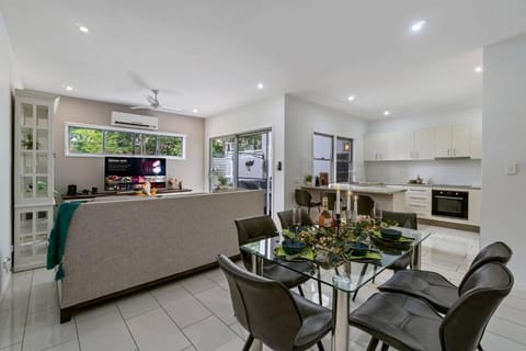 Stunning 3-bedroom Townhouse House in Brisbane