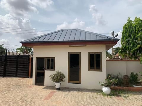 Naturally green and eco friendly 4 bedroom ensuite(Badoo' Parliament) House in Accra