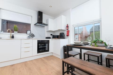 Modern 2 Bed Apartment in Nottingham City Centre - Free Parking - 6 Guests Apartment in Nottingham