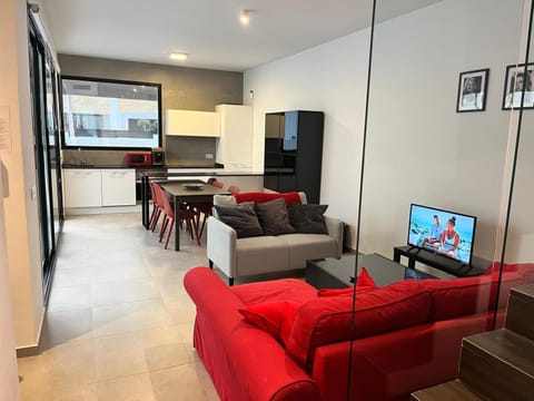 Communal lounge/ TV room, TV and multimedia, Living room, Seating area, Evening entertainment