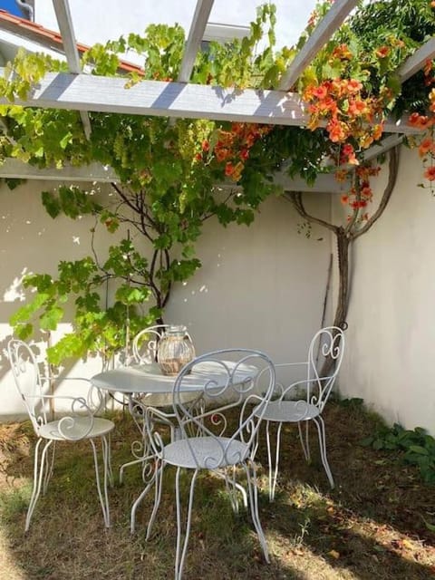 Charmante maison avec jacuzzi. House in La Flotte