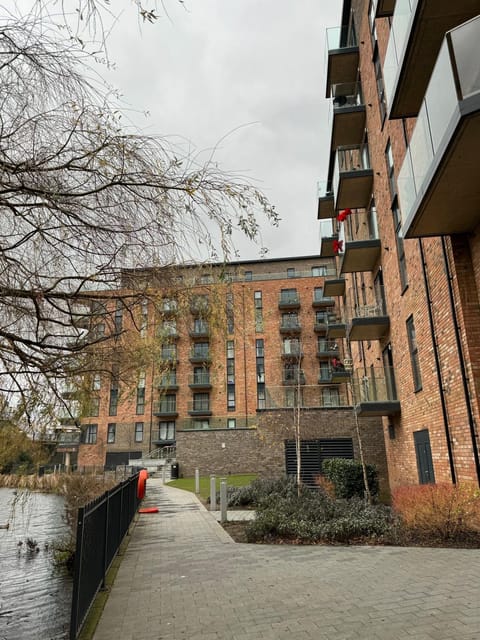 Luxury Lakeview Apartment Apartment in Dartford