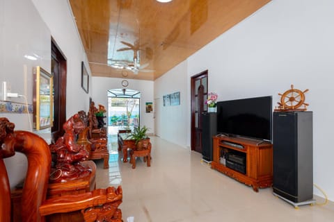 Communal lounge/ TV room, Communal lounge/ TV room, Karaoke, TV and multimedia, Living room, Seating area