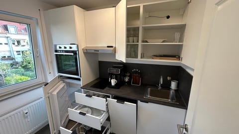 Kitchen or kitchenette, Kitchen or kitchenette, oven, pet friendly, stove, kitchen