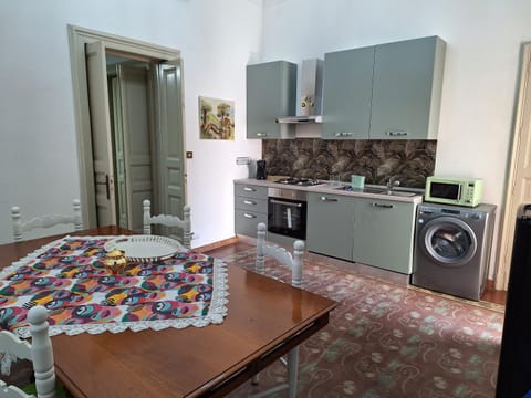 Dining area, dishwasher, minibar, pet friendly, stove, washing machine