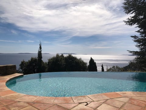 Villa Climatisée Vue Mer Exceptionnelle avec Piscine Villa in Rayol-Canadel-sur-Mer