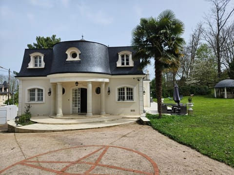 Facade/entrance, Garden