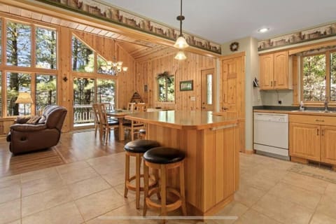 Premier Lakeside Retreat on The Whitefish Chain! Casa in Crosslake