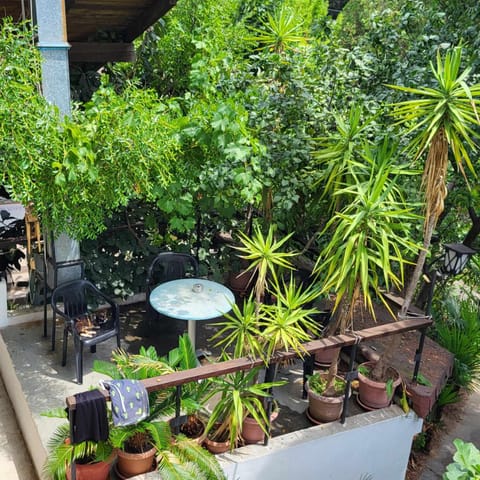 Day, Seating area