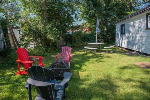 “The Hydrus” cozy 2 bedroom cottage Casa in Kawartha Lakes