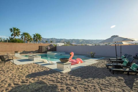 4BR Desert Paradise Saltwater Pool/Spa & View Villa in Desert Hot Springs