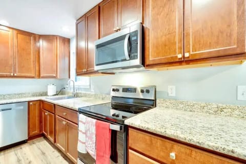 dishwasher, minibar, oven, pet friendly, stove, toaster, kitchen