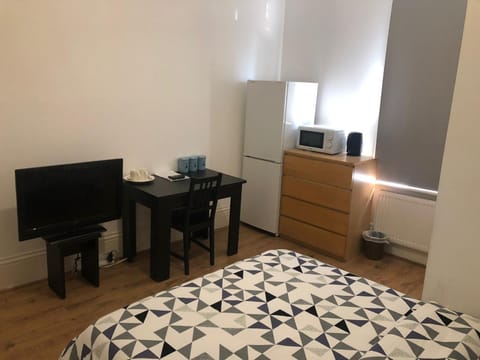 London x DM Weekly x Monthly Discounts x W13 Bed and Breakfast in London Borough of Ealing