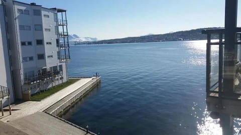 Tromsø Sea front Panorama Apt Condo in Tromso