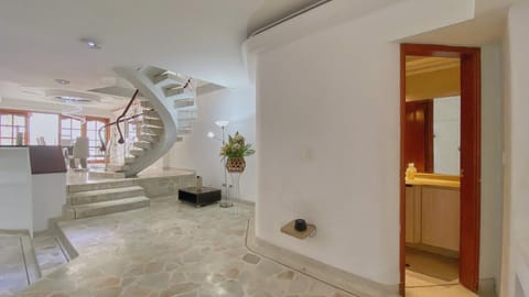5-star luxury house Condo in Cali
