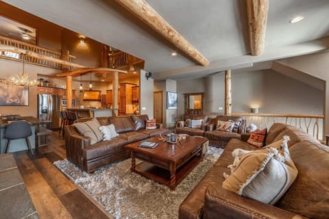 Beautiful Mountain Modern Home 4Bedroom Spa Casa in Whitefish