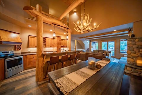 Beautiful Mountain Modern Home 4Bedroom Spa House in Whitefish