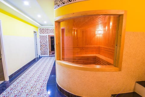 Massage, Steam room