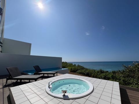 Day, Natural landscape, Hot Tub, View (from property/room), Balcony/Terrace, Pool view, Sea view, sunbed