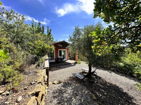 Villa CORAIL privée et climatisée pour 10 personnes avec piscine et superbe vue mer et collines à La Londe-les-Maures Villa in La Londe-les-Maures