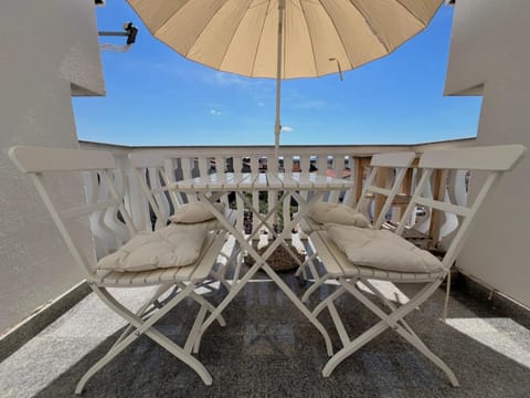 Patio, Day, View (from property/room), Balcony/Terrace, Living room, Seating area