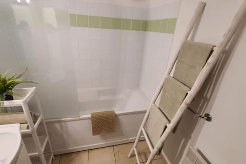 Shower, Bathroom, Bath, heating, towels