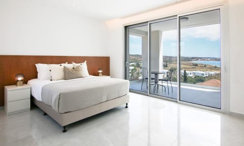 Bed, Natural landscape, View (from property/room), Balcony/Terrace, Bedroom, Sea view