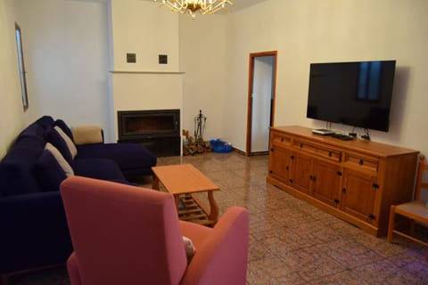 Communal lounge/ TV room, TV and multimedia, Living room, Seating area