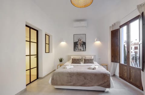 Bed, Balcony/Terrace, Photo of the whole room, Bedroom, air conditioner