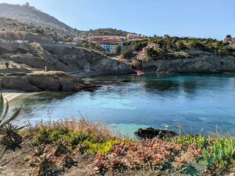 Beach, On site, Landmark view, Mountain view, Sea view