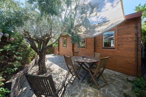 Patio, Dining area