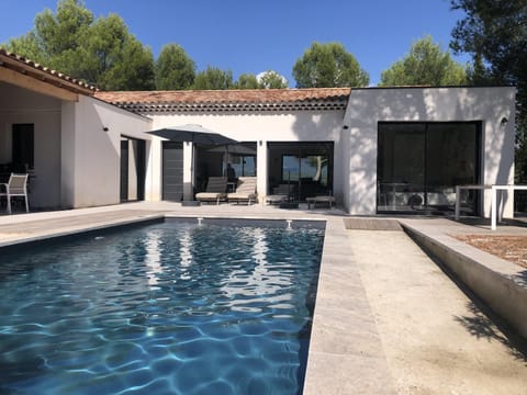 Villa design Mazanel, piscine, vue Mont Ventoux et plaine, climatisation Villa in Mazan